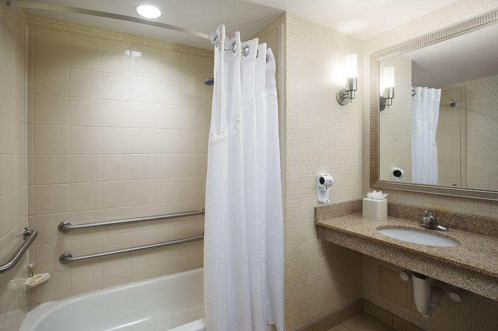 Отель Doubletree By Hilton Chicago Midway Airport, Il Bedford Park Экстерьер фото