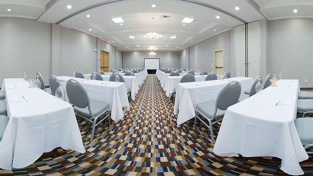 Отель Doubletree By Hilton Chicago Midway Airport, Il Bedford Park Экстерьер фото