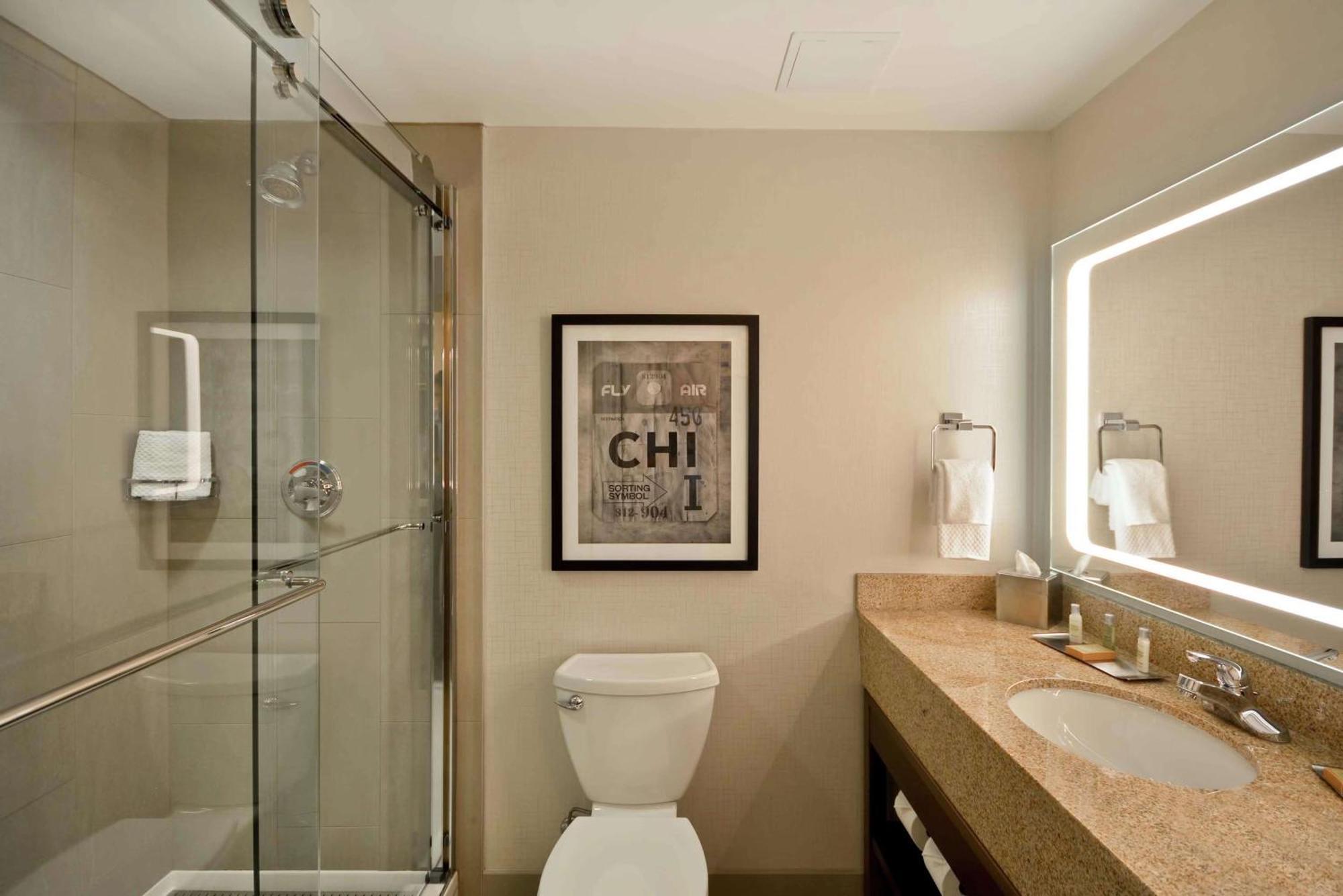 Отель Doubletree By Hilton Chicago Midway Airport, Il Bedford Park Экстерьер фото