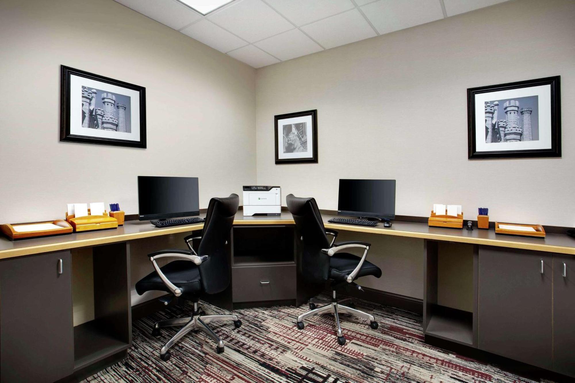 Отель Doubletree By Hilton Chicago Midway Airport, Il Bedford Park Экстерьер фото