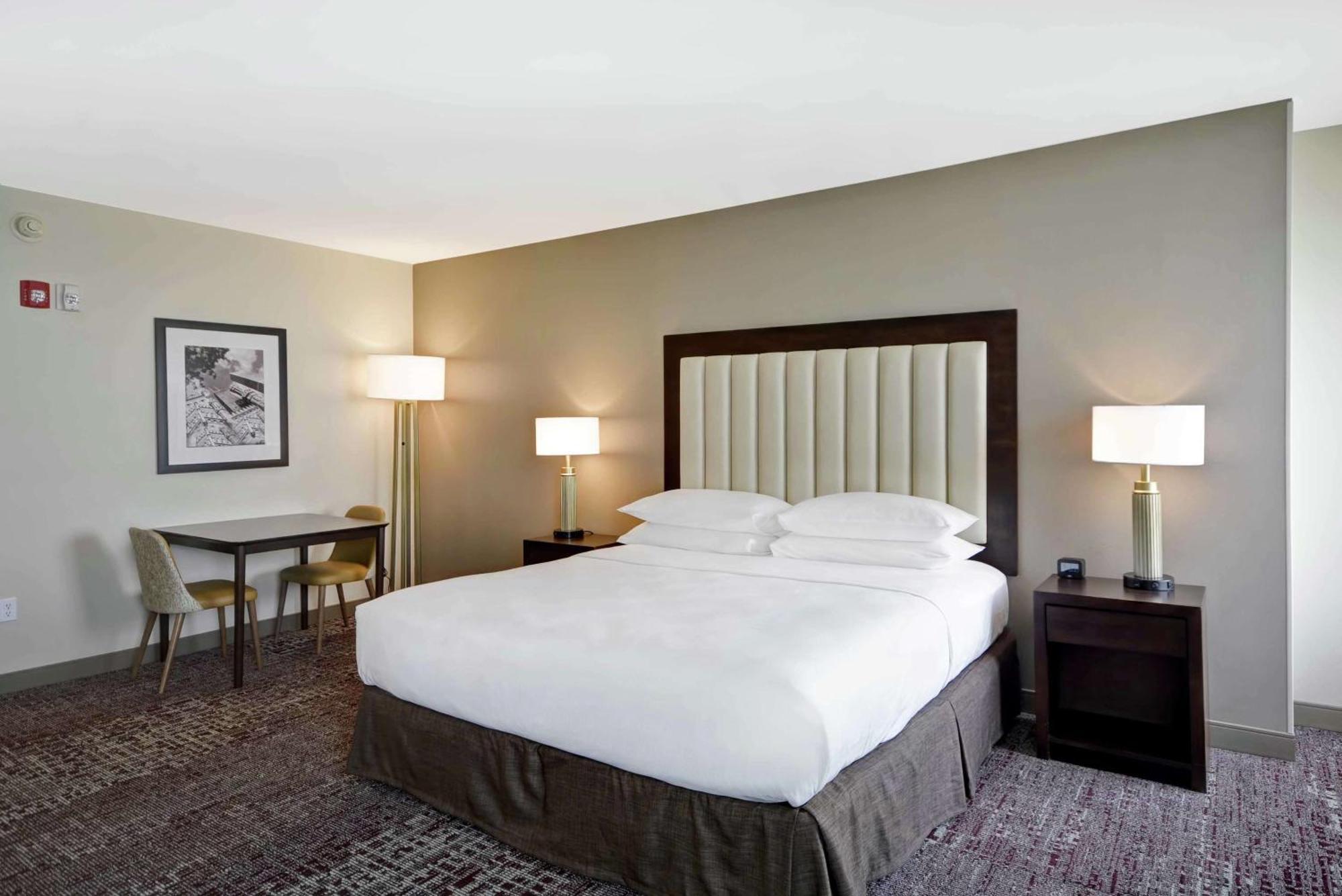 Отель Doubletree By Hilton Chicago Midway Airport, Il Bedford Park Экстерьер фото