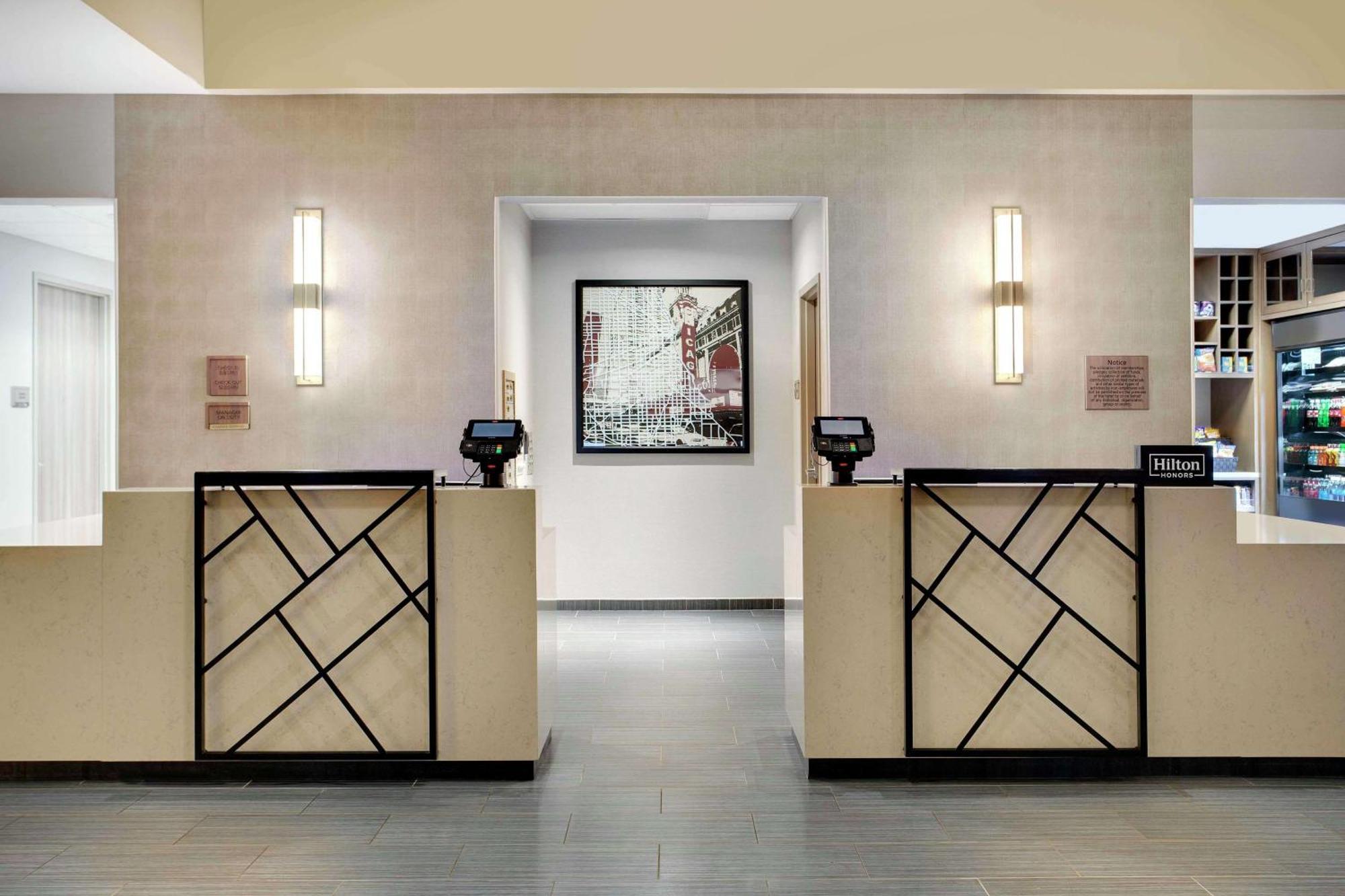 Отель Doubletree By Hilton Chicago Midway Airport, Il Bedford Park Экстерьер фото