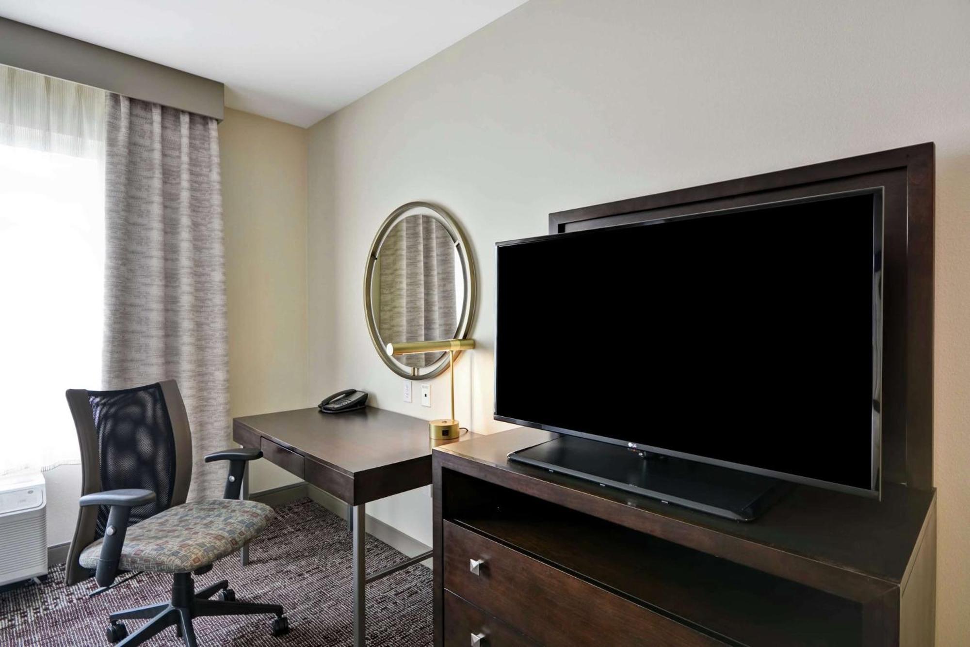 Отель Doubletree By Hilton Chicago Midway Airport, Il Bedford Park Экстерьер фото