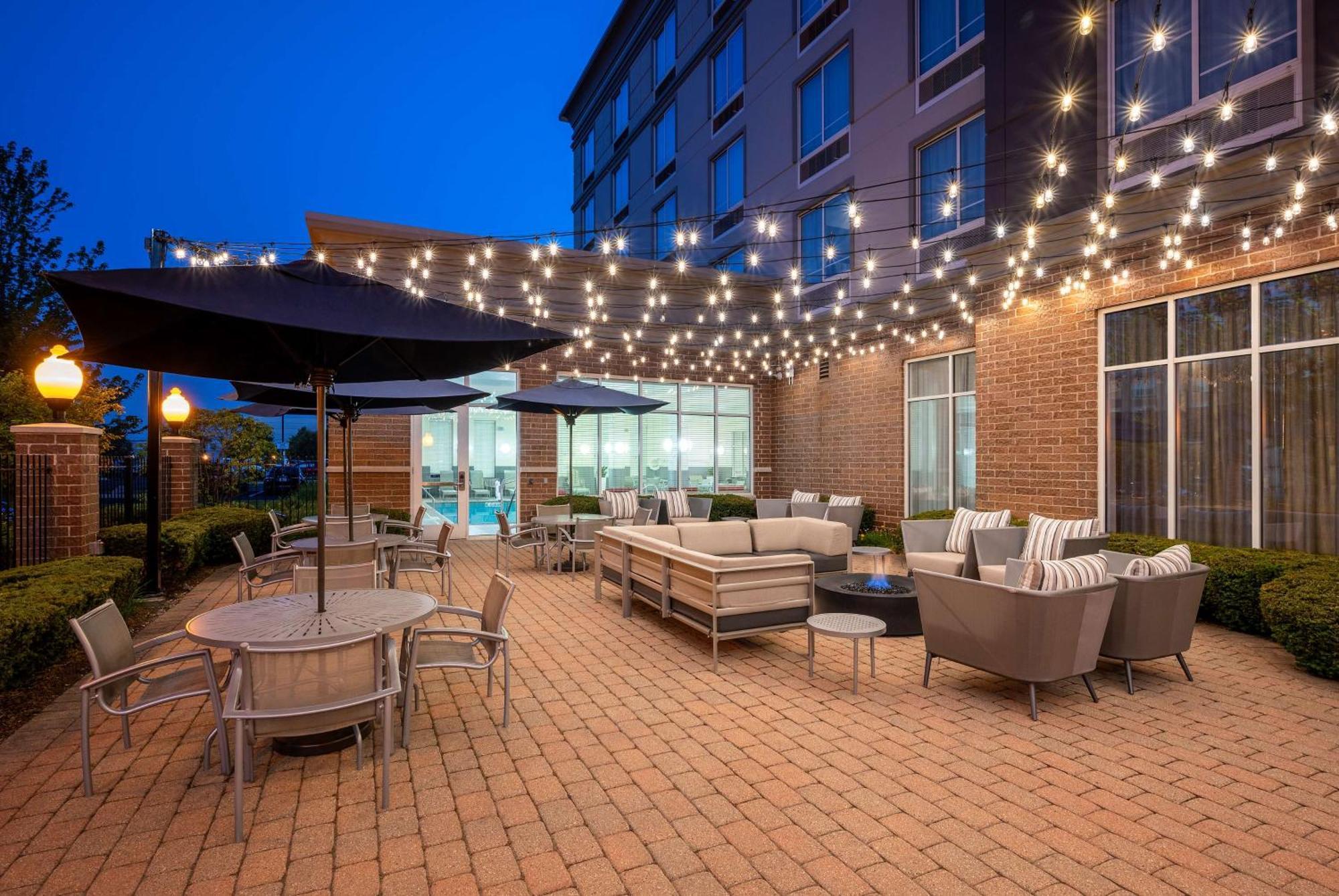 Отель Doubletree By Hilton Chicago Midway Airport, Il Bedford Park Экстерьер фото