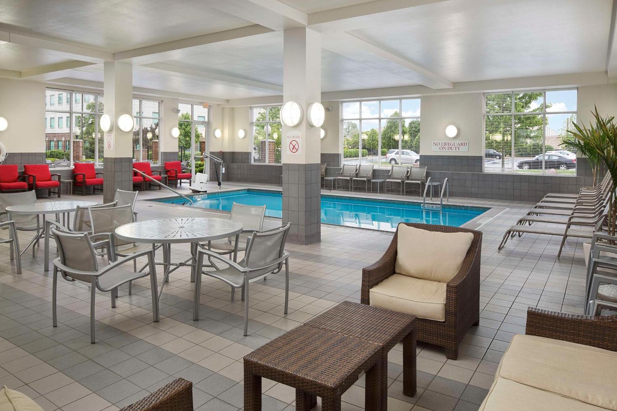Отель Doubletree By Hilton Chicago Midway Airport, Il Bedford Park Экстерьер фото